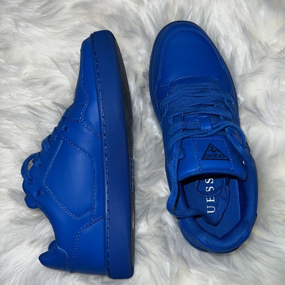 Guess sneakers size 7 - Picture 3 of 3